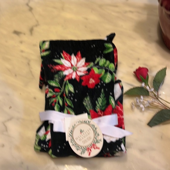 Set of 2 Wellesley Manie finger tip towel New - Picture 1 of 11